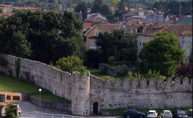 muralla de llanes